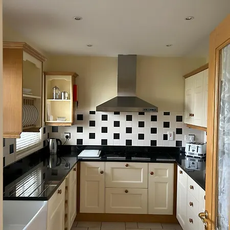 別荘 Number 1 Bank House