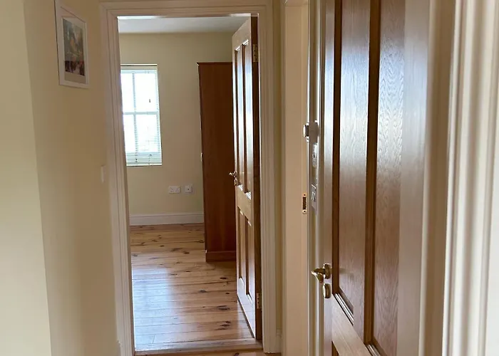 Number 1 Bank House *